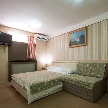 Klub 011 Bed & Breakfast 3*