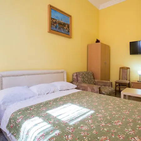 Klub 011 Bed & Breakfast