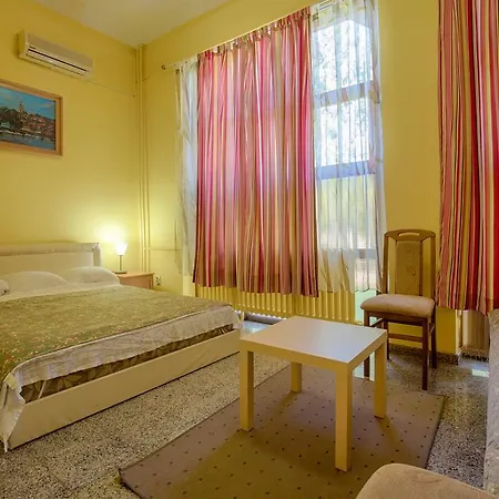 Klub 011 Bed & Breakfast 3*